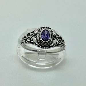 Pretty 925 Silver Austere Oval Cut Amethyst Ring. R4